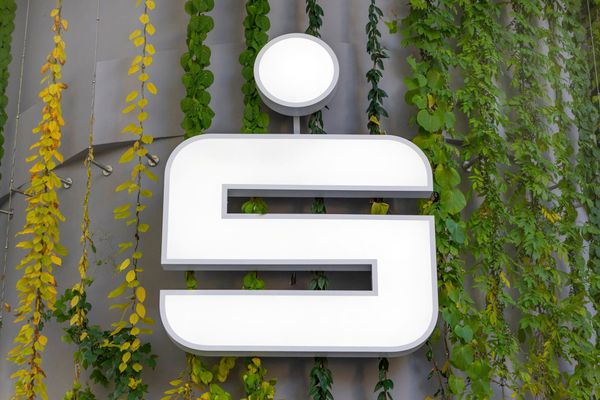 Sparkassen im Kampfmodus: Neuer Angriff auf die Neobroker-Revolution
