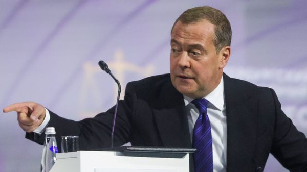 Medwedjew droht – Russland nennt neue US-Sanktionen „Kriegsakt“