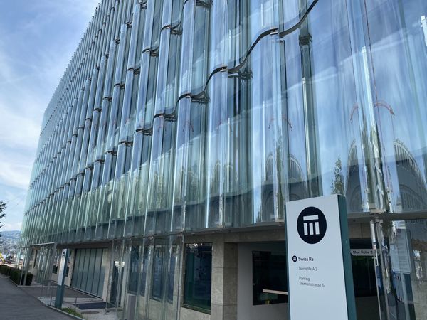 Swiss Re überrascht mit massivem Gewinnsprung