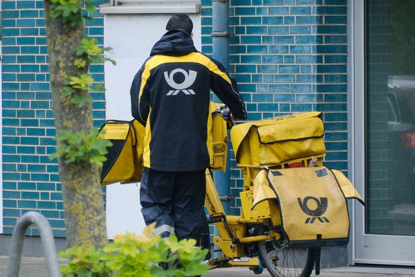 Warum DHLs Sparstrategie die Post unpünktlich macht