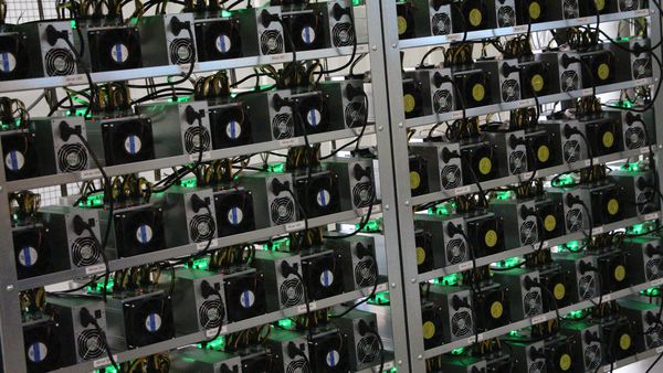 Warum Mining-Aktien steigen, obwohl Bitcoin fällt