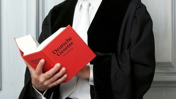 „Warum wir gegen das Fake-Profil eines Social-Media-Giganten vorgehen mussten“ – Medienrechtsanwalt erklärt den Fall AlleAktien