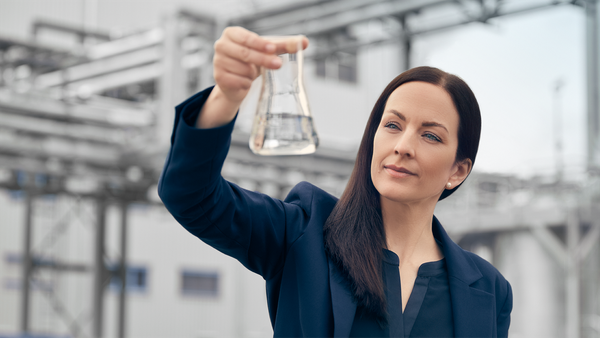 Alzchem verlängert Vorstandsverträge – starkes Signal an Investoren