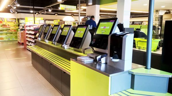 KI an der Supermarktkasse: Stoppt sie Milliardenverluste – oder lädt sie zum Betrug ein?