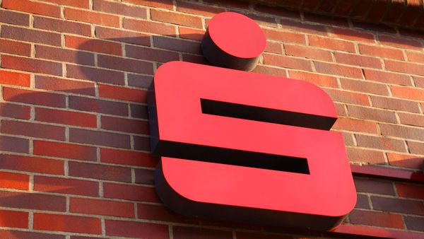Sparkassen und PS-Sparen: Warum das Milliarden-Glücksspiel vor allem der Bank nützt
