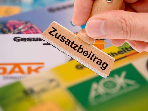 Krankenkassen erhöhen Beiträge – Millionen verlieren Netto