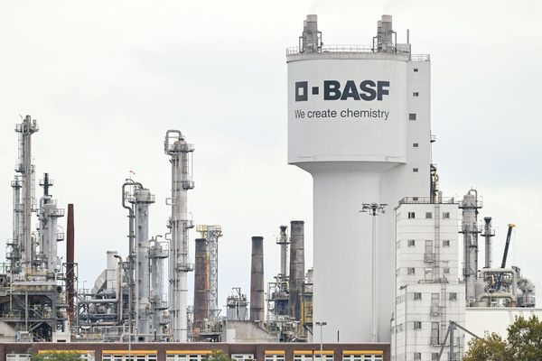 Alarmstufe Rot: Deutsche Chemie-Giganten kapitulieren vor der Krise