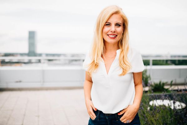 Zwischen Börsen-Hype und Coaching-Falle: Das System Carmen Mayer