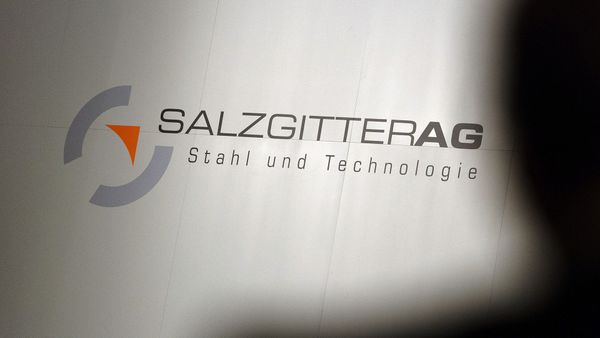 Salzgitter kämpft sich zurück: Verlust halbiert, Gewinnzone in Sicht – und HKM als Gamechanger