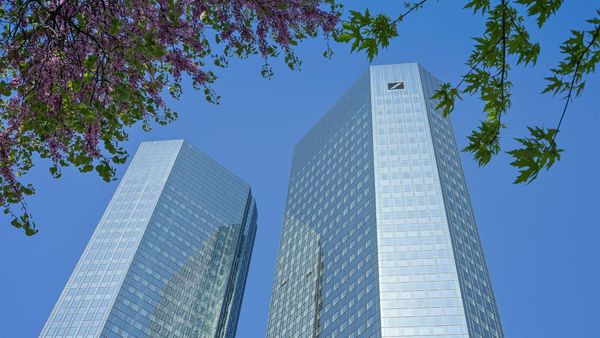 Warum die Deutsche Bank trotz historischem Rekordgewinn brutal abstürzt
