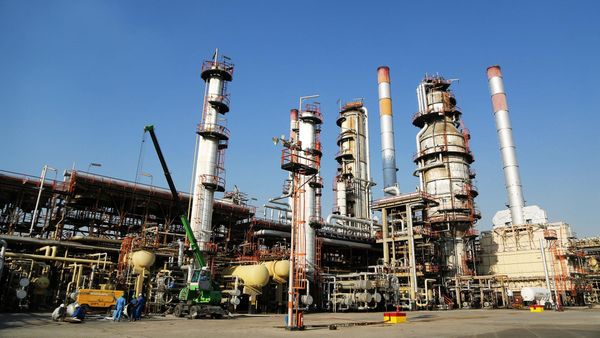 Öl-Nadelöhr vor der Öffnung? Wie ein brisanter Geheimplan die globale Lieferkette retten soll