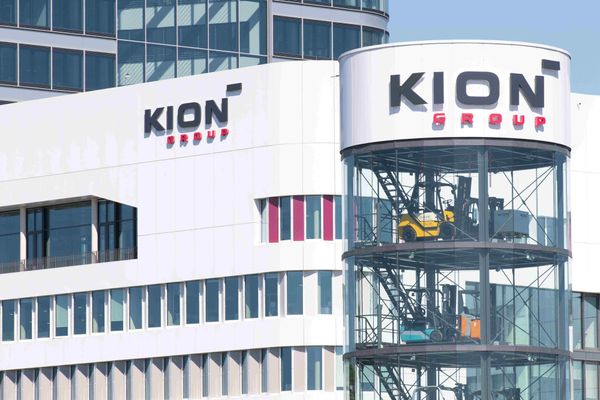 Absturz auf Raten? Warum Berenberg bei KION jetzt massiv den Stecker zieht und Anleger zittern