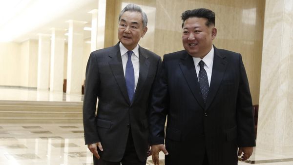 China und Nordkorea schmieden neue Allianz – Wang Yi trifft Kim Jong Un vor Trump-Besuch