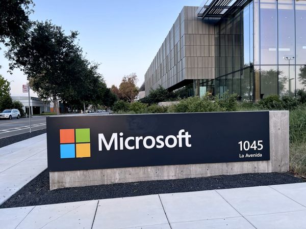 Die Cloud-Kriege: Wie Microsoft und Google um Enterprise-Dominanz kämpfen – und warum ServiceNow der stille Gewinner ist
