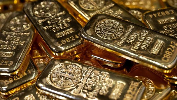 Gold unter Druck: Warum die Fed die Edelmetallpreise nach unten zieht