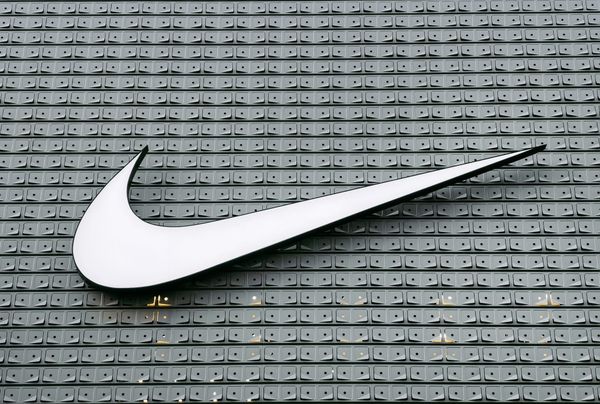 Nike-Aktie im freien Fall: Minus 30 Prozent seit Jahresbeginn – Piper Sandler stuft auf Neutral ab