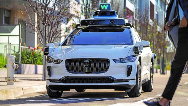 Robotaxi-Krieg: Travis Kalanicks vernichtendes Urteil bringt Tesla am Abgrund ins Straucheln