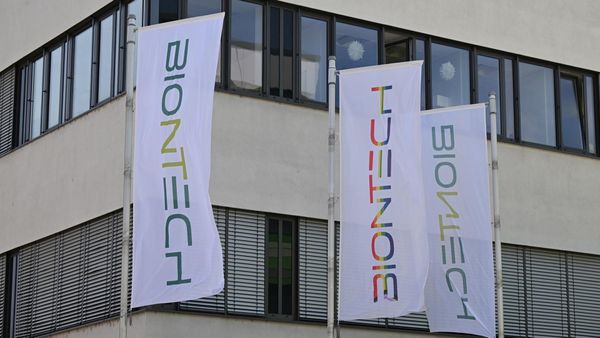 BioNTechs Absturz: 1.860 Jobs weg, Verluste explodieren – und die Gründer verlassen das sinkende Schiff