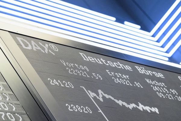 DAX setzt Aufwärtsbewegung fort – Iran-Hoffnungen und fallende Ölpreise treiben Kurse