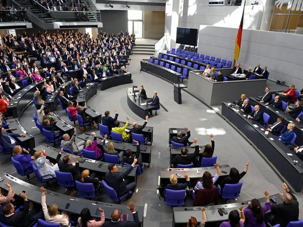 Der Diäten-Hammer: Warum der Bundestag vor dem totalen Volkszorn zittert