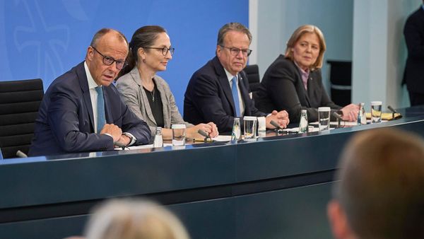 Bundesregierung kauft jetzt Aktien-ETFs – Warum Anleger trotzdem vorsichtig sein sollten