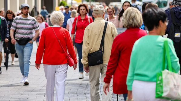 Die stille Rentenkrise der Frauen: Warum 2,3 Millionen weniger reichen – und wie Sie das ändern