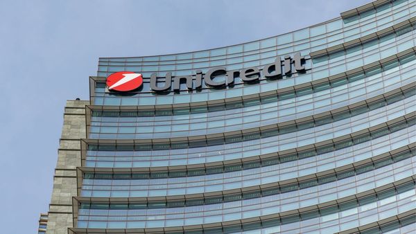 Unicredit schlägt zu: Mailänder Bank übersprießt die 30%-Marke bei Commerzbank – Übernahmekampf spitzt sich zu