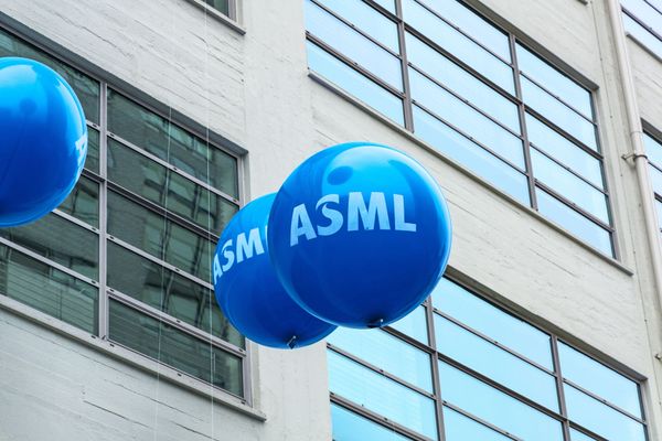 ASML explodiert vor dem Rekordhoch: Der KI-Boom zwingt den Chip-Riesen zum zweiten Prognose-Sprung binnen Monaten