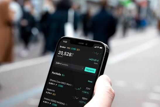 Das ETF-Beben bei Scalable Capital: Wie der geheime Hybrid-Plan zum brutalen Bumerang für Anleger wird