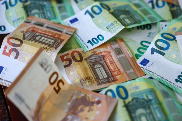 Euro im freien Fall: Warum Investoren jetzt auf die Seitenlinie gehen