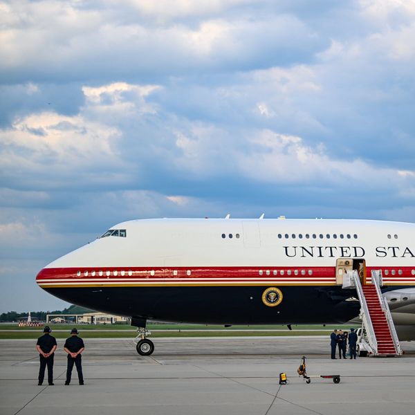 Geheime Air-Force-One-Affäre: Trump lässt Zeitungen durchleuchten – Google im Visier