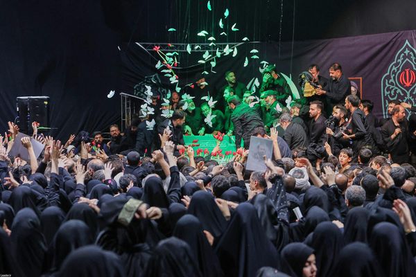 Khamenei tot: Iranische Börse im Schockzustand – Was Anleger jetzt wissen müssen