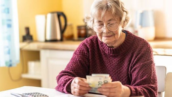 Mit 70 Jahren allein: Warum diese Rentnerins Vermögen-Entscheidung Millionen trifft
