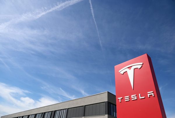 Musks Schock-Woche: Tesla-Aktie stürzt 18% ab – und das kommt jetzt