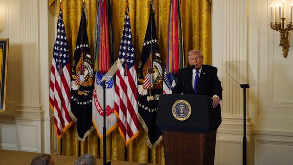 Schock für Anleger: Trump kippt Iran-Deal – DAX stürzt 600 Punkte ab
