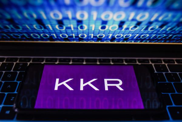 KKR sammelt Rekord-Milliarden für Infrastruktur-Fonds ein, meidet aber bewusst die teuersten KI-Wetten