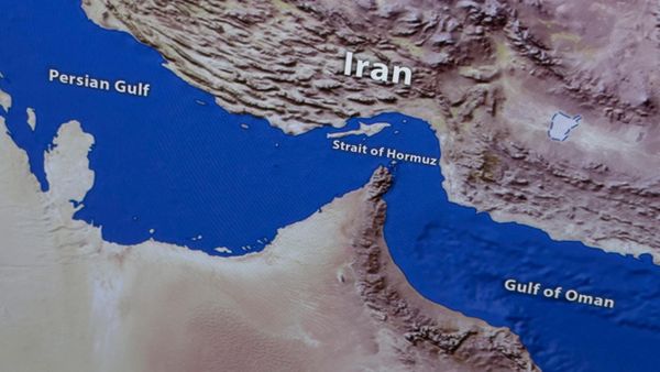 Schiff in Hormuzsstraße angegriffen – Waffenstillstand zwischen USA und Iran läuft aus