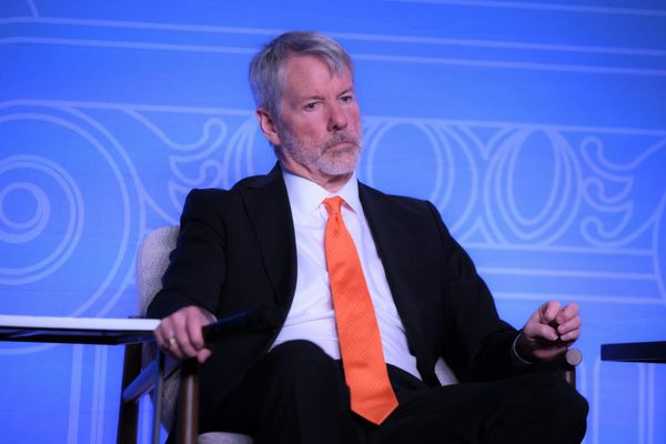 Schock-Verkauf: Michael Saylor wirft plötzlich 1.600 Bitcoins ab – Was ist los mit dem Kult-Investor?