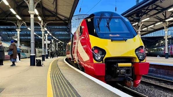 Stromausfall legt britischen Zugverkehr lahm: CrossCountry streicht fast alle Verbindungen