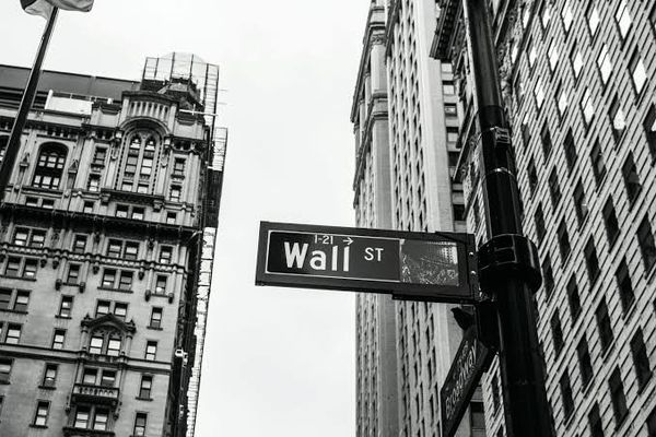 Wall Street schlägt Alarm: Diese 9 Aktien stehen diesen Dienstag im Fokus der Top-Analysten