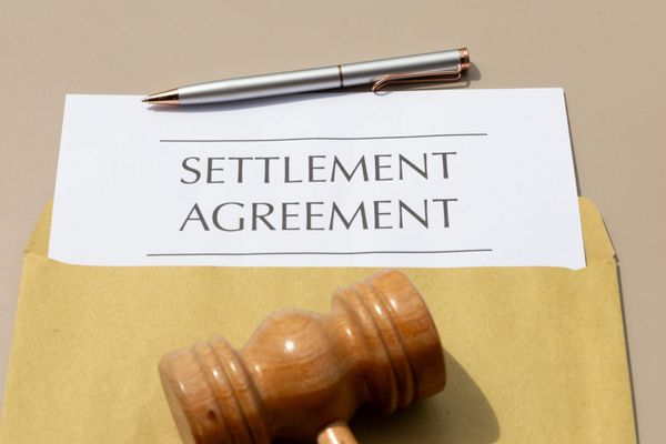 Anwalt kassiert Settlement ohne Erlaubnis – Was Mandanten jetzt wissen müssen
