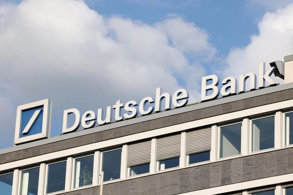 Deutsche Bank schreibt Geschichte: Aktie auf 15-Jahres-Hoch – Was Analysten jetzt sagen