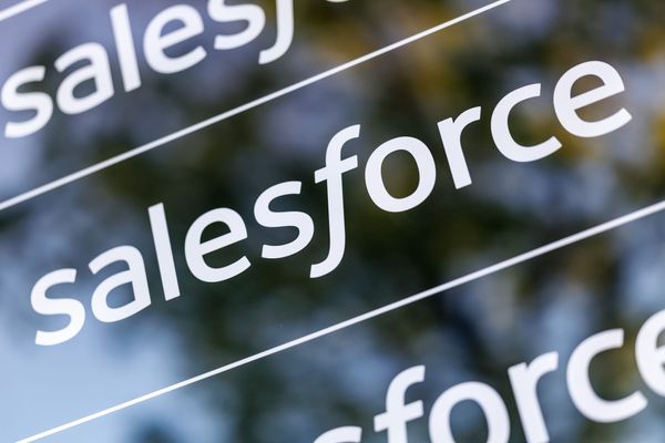 Salesforce-Aktie schießt nach oben – das sagen die Top-Analysten zu Earnings und der geheimen Anthropic-Verbindung