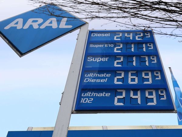 Sprit-Alarm: Verband warnt vor drei Euro pro Liter, Kritik an Mineralölkonzernen wird lauter