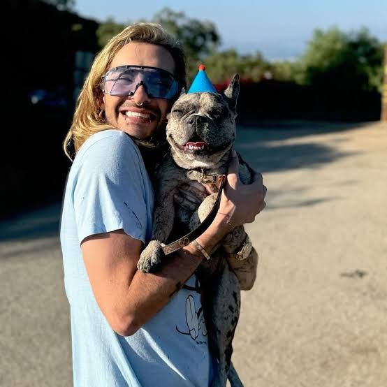 Bill Kaulitz und sein Hund: Lufthansa bricht eigene Regeln
