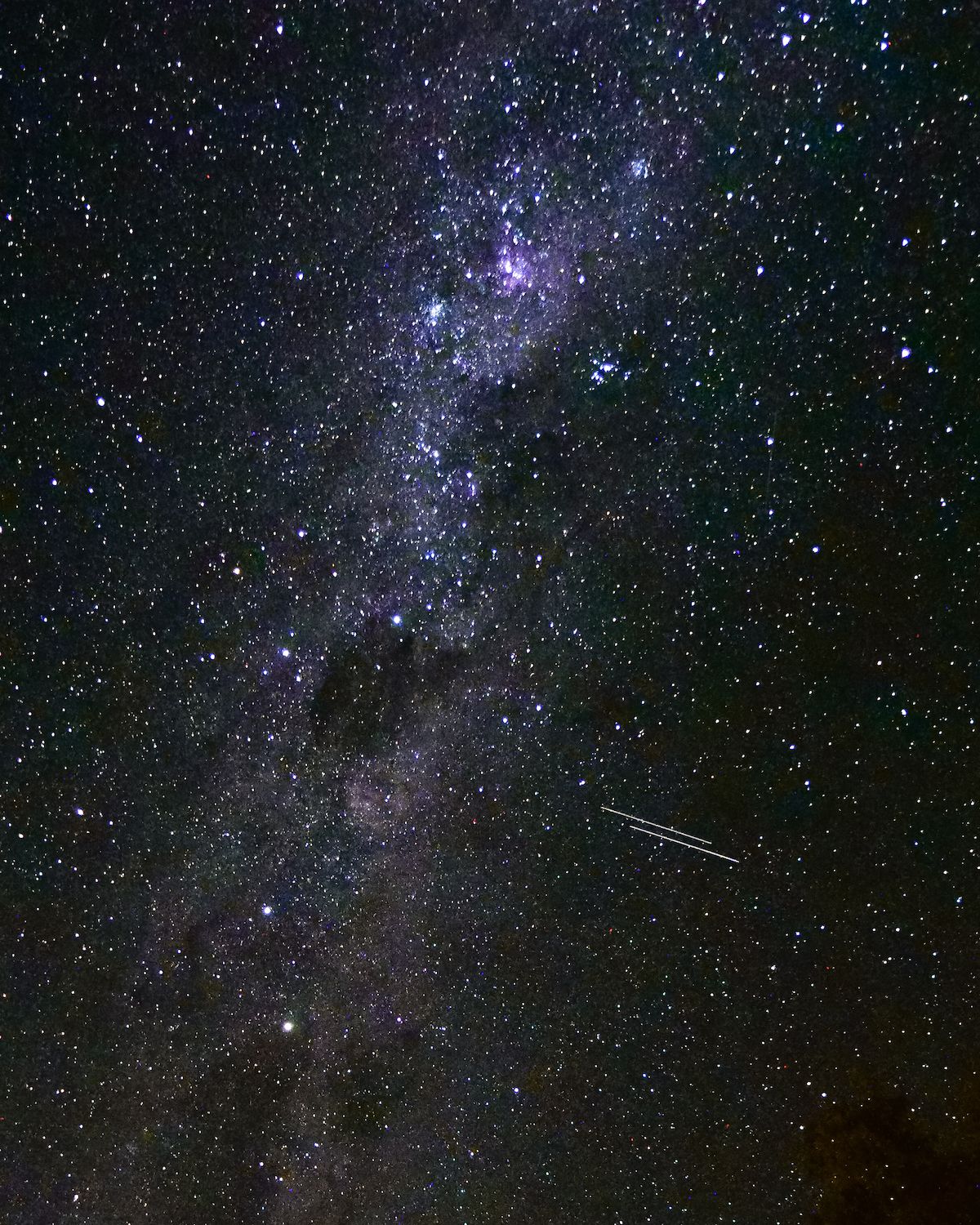Star-filled night sky over the Elqui Valley, Chile, showcasing the Milky Way with a visible shooting star streaking across.