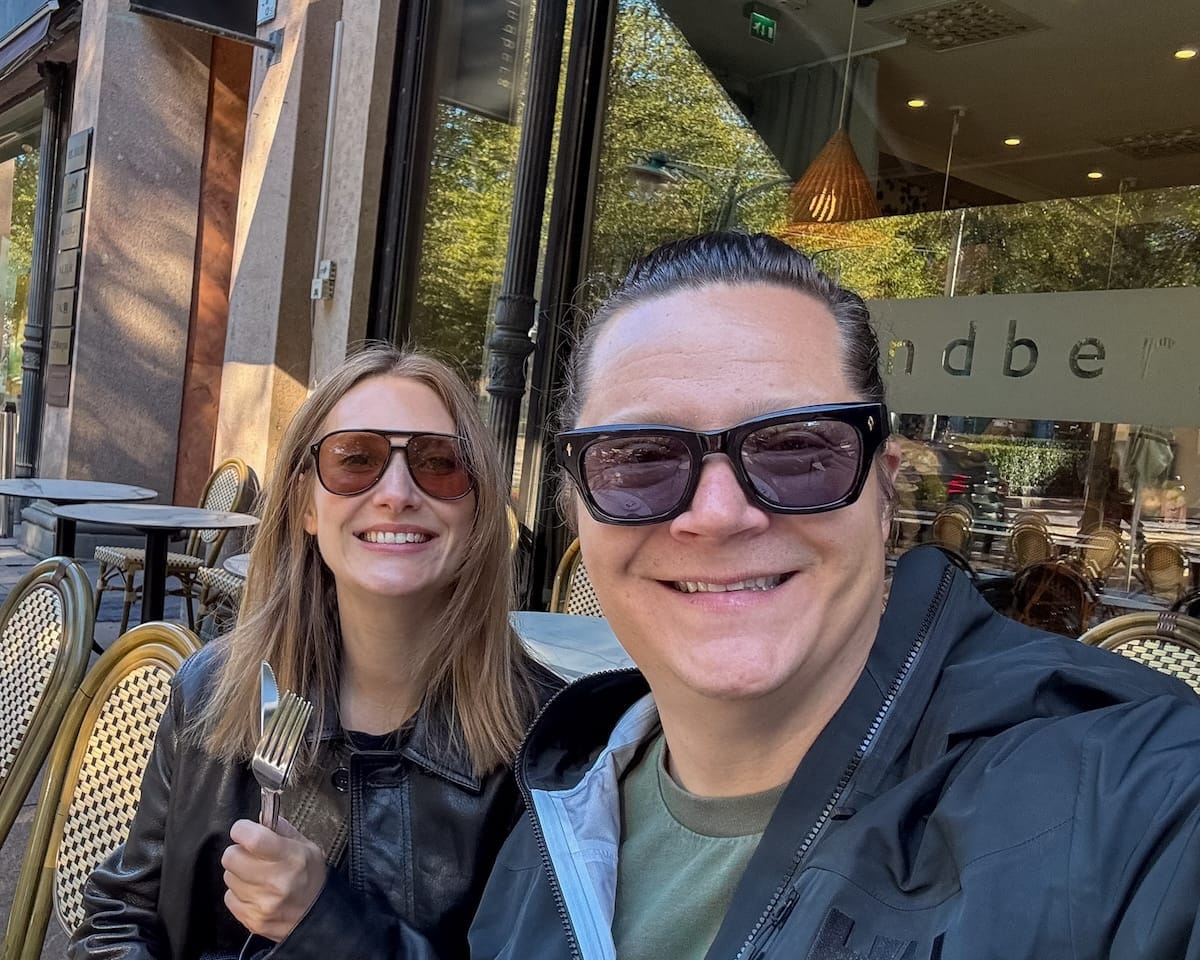 Cec and Ari dining outdoors at Strindberg café on Esplanadi in Helsinki.