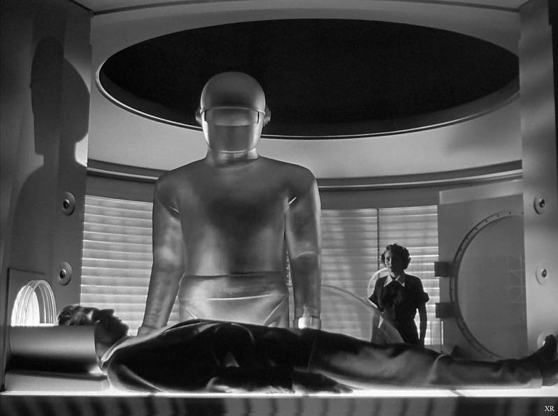 Gort resurrects Klaatu in the original movie