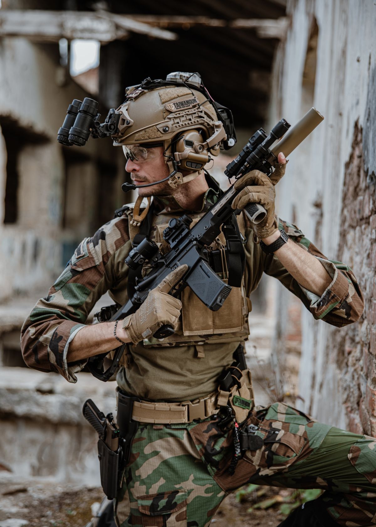 best tactical flashlight rechargeable