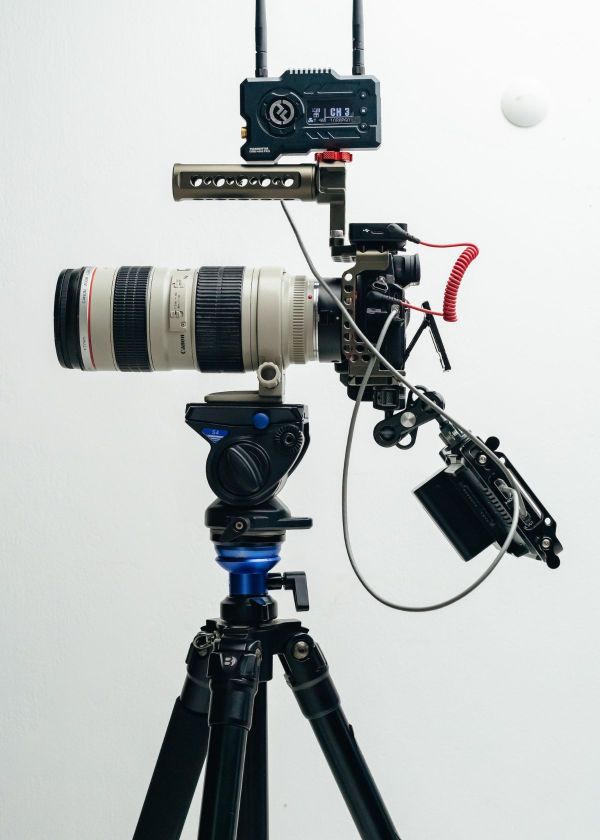 are tripods allowed on planes